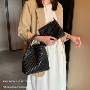 Handmade Woven Shoulder Bags for Women Cute Hobo Tote Handbag Mini Clutch Purse with Magnetic Buckle Crossbody Phone Bag (Black)