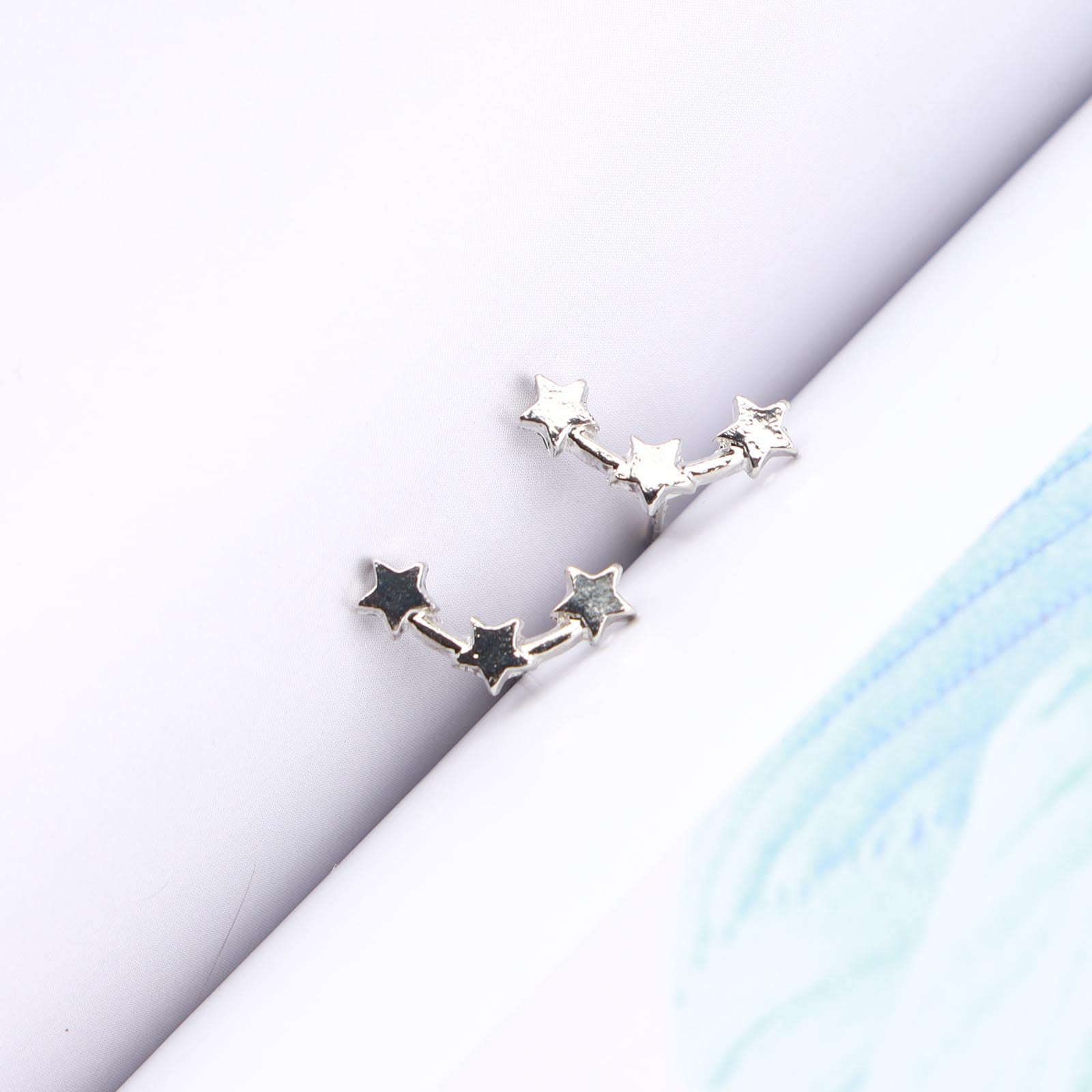 Yheakne Boho Star Ear Climber Earrings Silver Star Crawler Earrings Cluster Star Studs Earrings Vintage Festival Earrings Jewelry for Women (Silver)