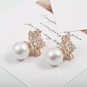 Fashion Chic Simulated Pearl Studs Snowflake Earrings For Women (Gold)