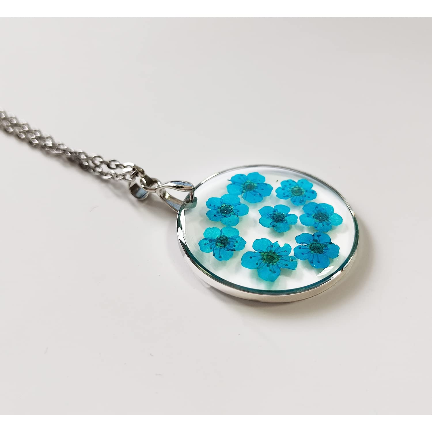 PTGMH Pressed Flower Necklace with Real Dried Flower Sample Resin Jewelry Flower Jewelry Round Resin Pendant Flower Necklace for Women (blue)