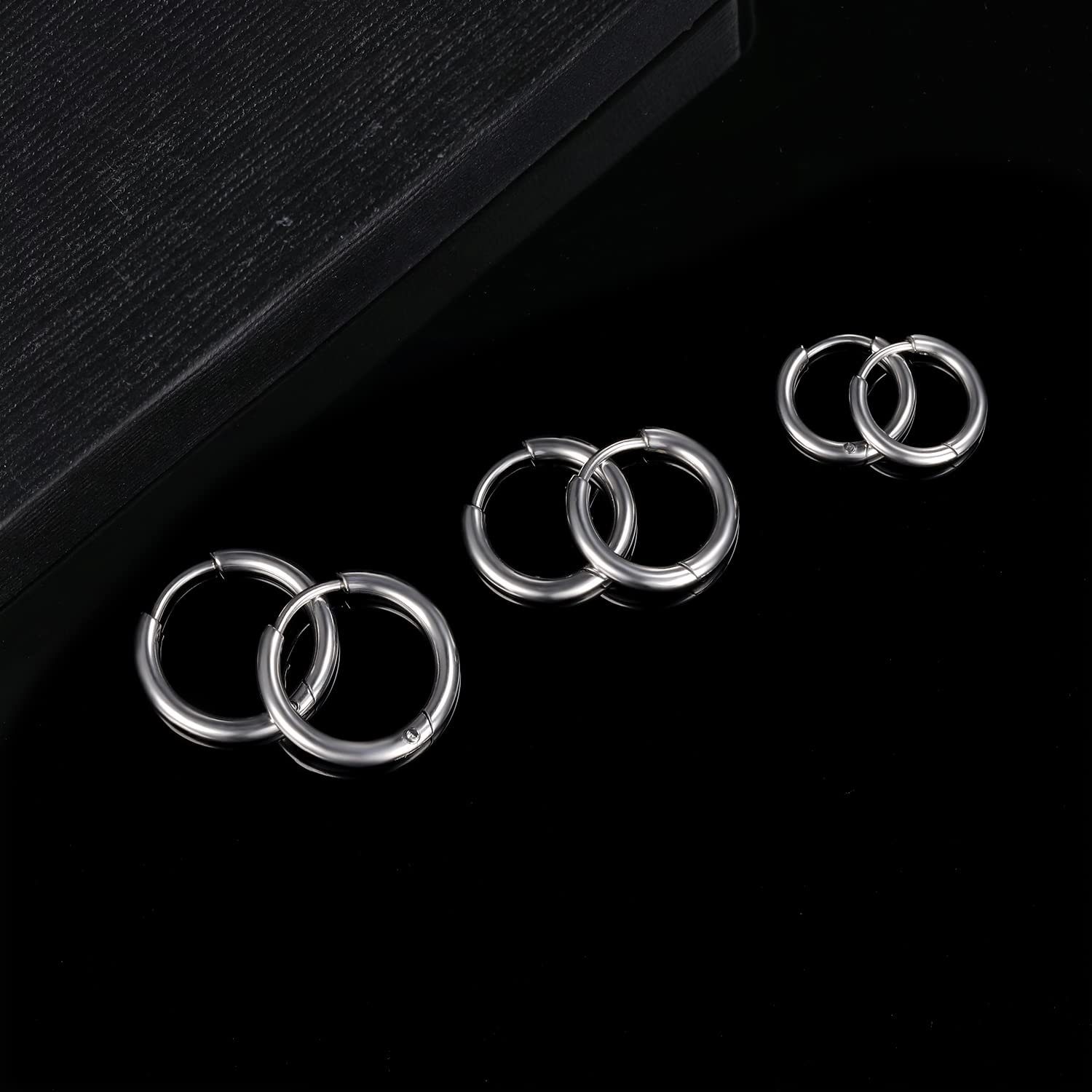 Pack of Titanium Surgical Stainless Steel Huggie Hoop Earrings Hypoallergenic for Sensitive Ears Body Piercing Small Nose Rings Cartilage Trague 20G