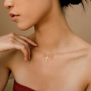 Moodear Cross Necklace for Women - Dainty 14K Gold Plated Cross Pendant Simple Necklaces Fashion