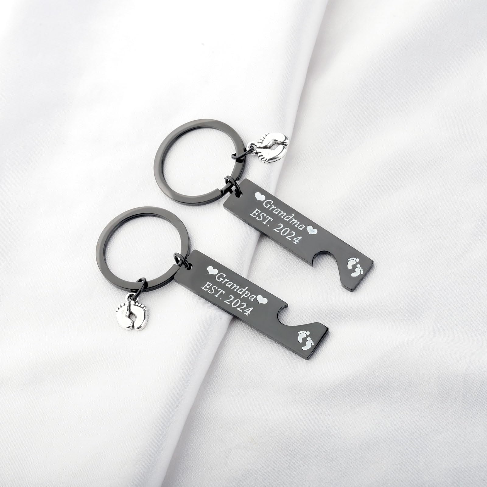 New Grandparent Gift Grandma and Grandpa Est 2024 Keychain Set Pregnancy Announcement Gifts New Grandparents Gift First Time (Black)