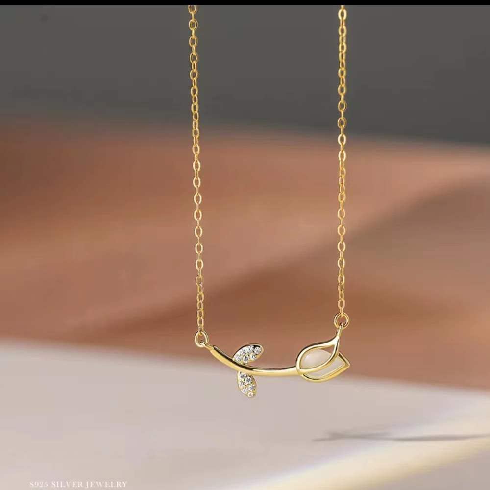 Tulip Necklace 925 Sterling Silver Gold Plated Tulip Necklace for Women Girls Tulip Pendant Necklace Chain Choker Tulip Flower Necklace (gold)