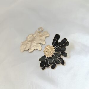 Gold Flower Stud Earrings Vintage Exaggerated Daisy Flower Big Earrings for Women (Black)