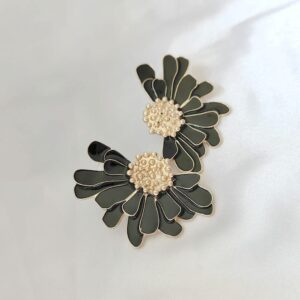 Gold Flower Stud Earrings Vintage Exaggerated Daisy Flower Big Earrings for Women (Black)