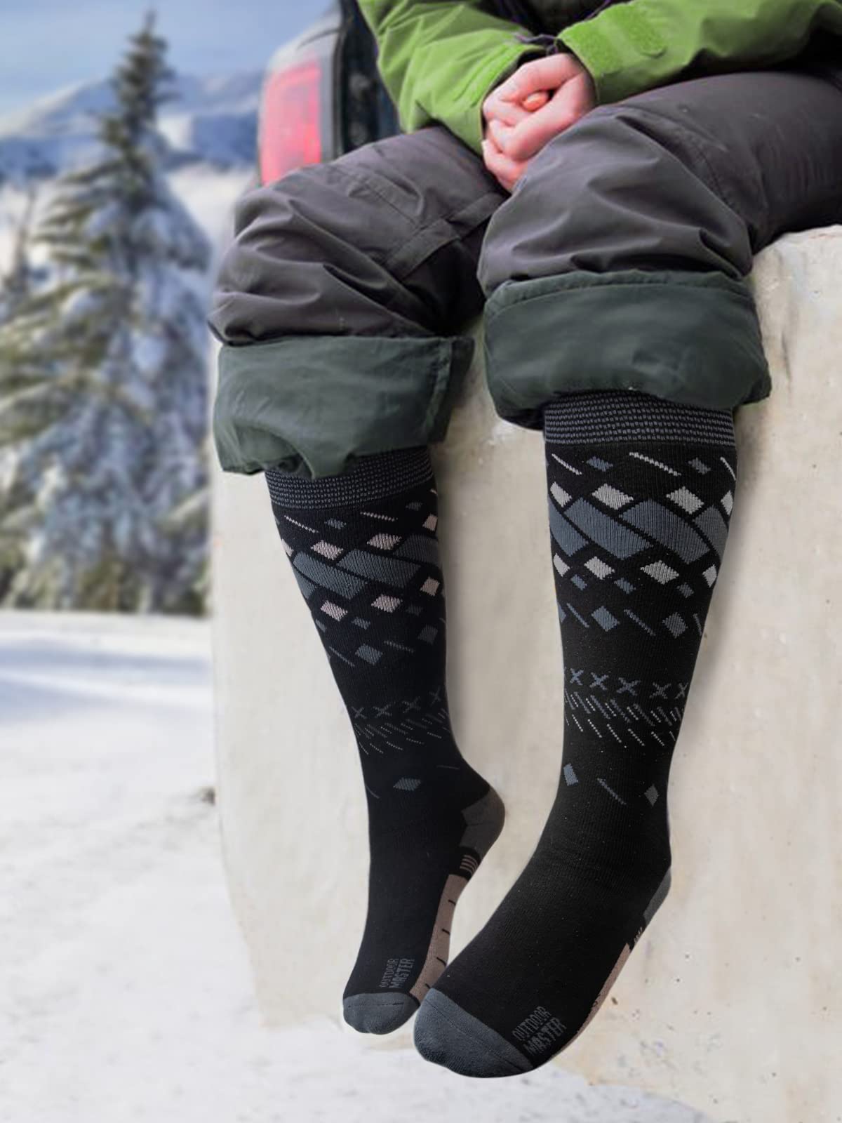 OutdoorMaster Unisex Ski Socks,Skiing and Snowboarding Socks for Men & Women with Over the Calf Design/Non-Slip Cuff