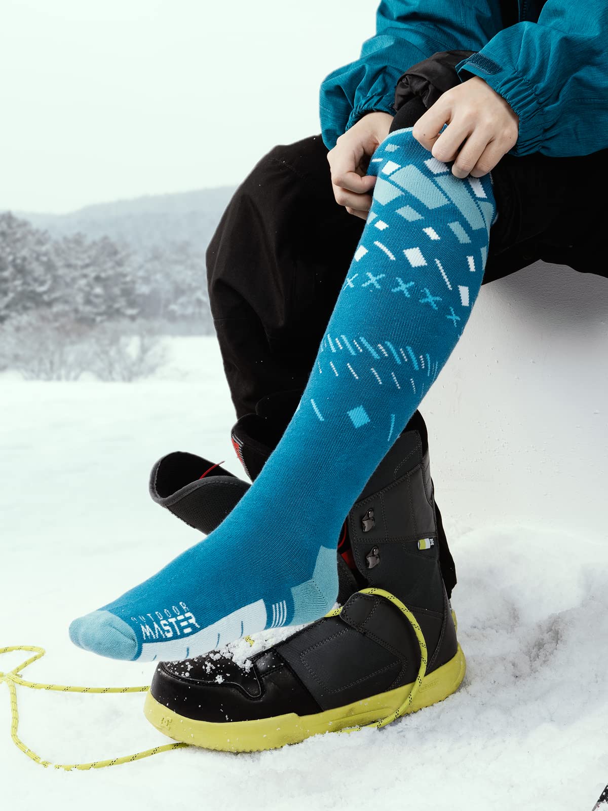 OutdoorMaster Unisex Ski Socks,Skiing and Snowboarding Socks for Men & Women with Over the Calf Design/Non-Slip Cuff