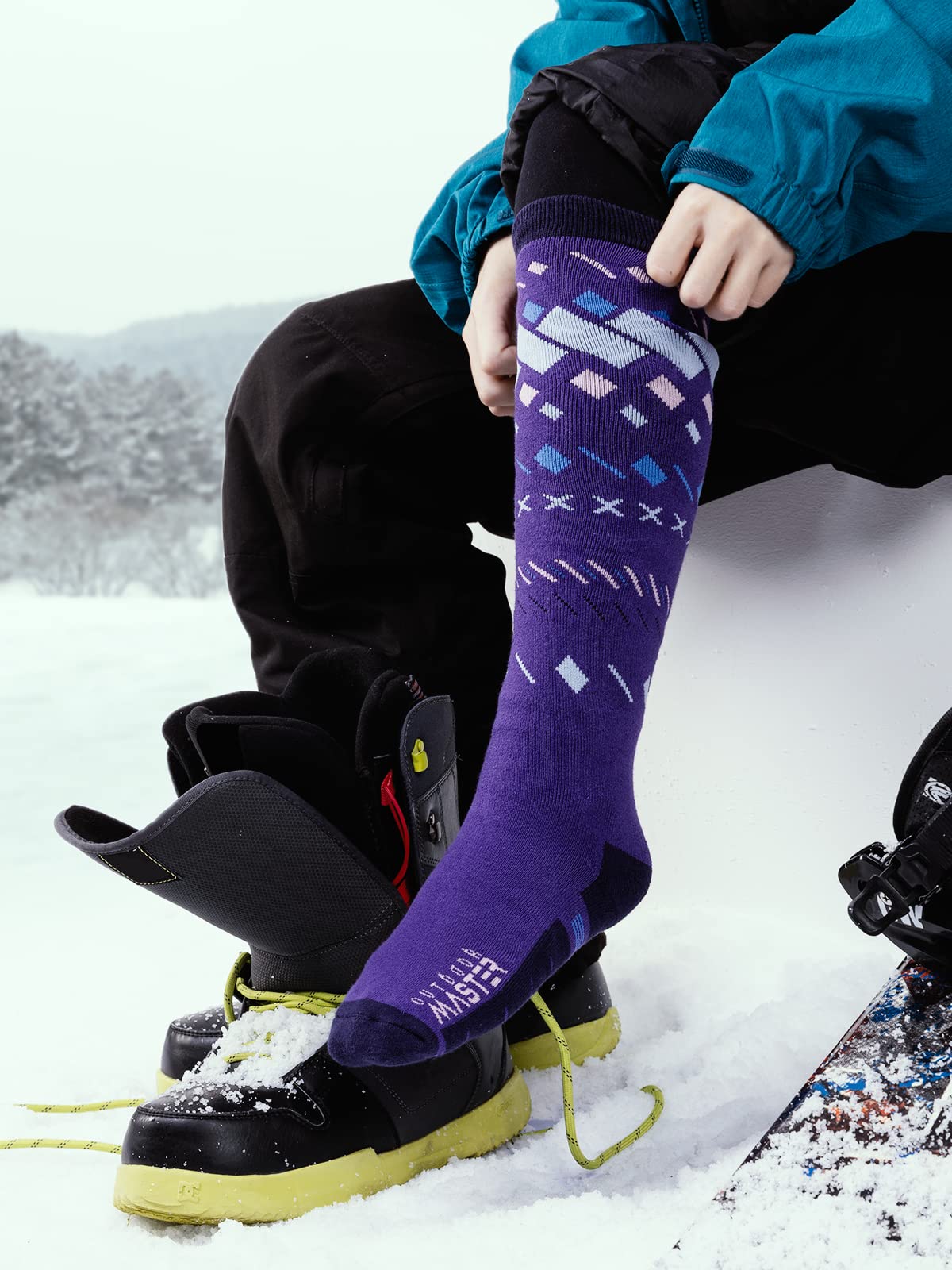 OutdoorMaster Unisex Ski Socks,Skiing and Snowboarding Socks for Men & Women with Over the Calf Design/Non-Slip Cuff