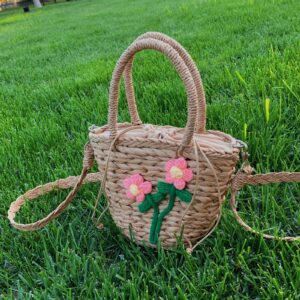 QTKJ Beach Bag for Women, Mini Straw Bag Handmade Crossbody Bag, Knitted Crochet Flowers Handbag, Boho Retro Straw Tote Bag, Woven Bag Suitable for Vacation Travel Work (Khaki)