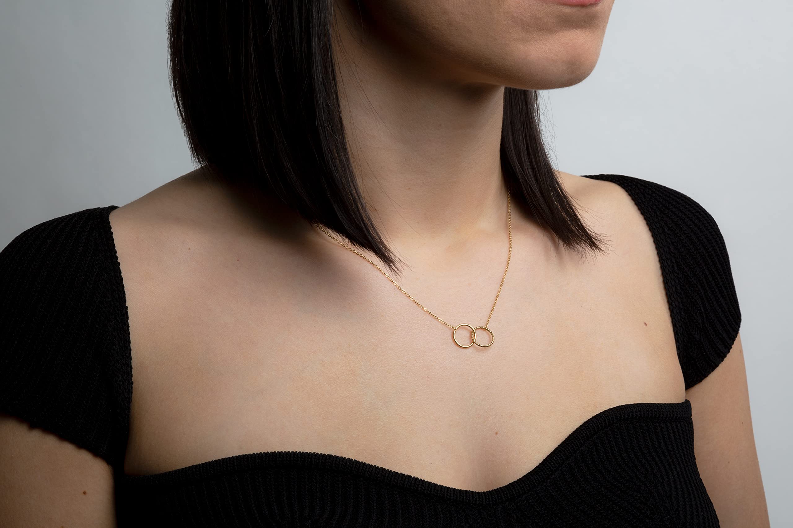 Suavell Best Friend Necklaces. Interlocking Circles, 18K Gold Plated Chain Necklace. Open Circle Necklace for Women. Friend Gifts for Women, Birthday Gifts for Women, Soul Sisters, Gift Ideas