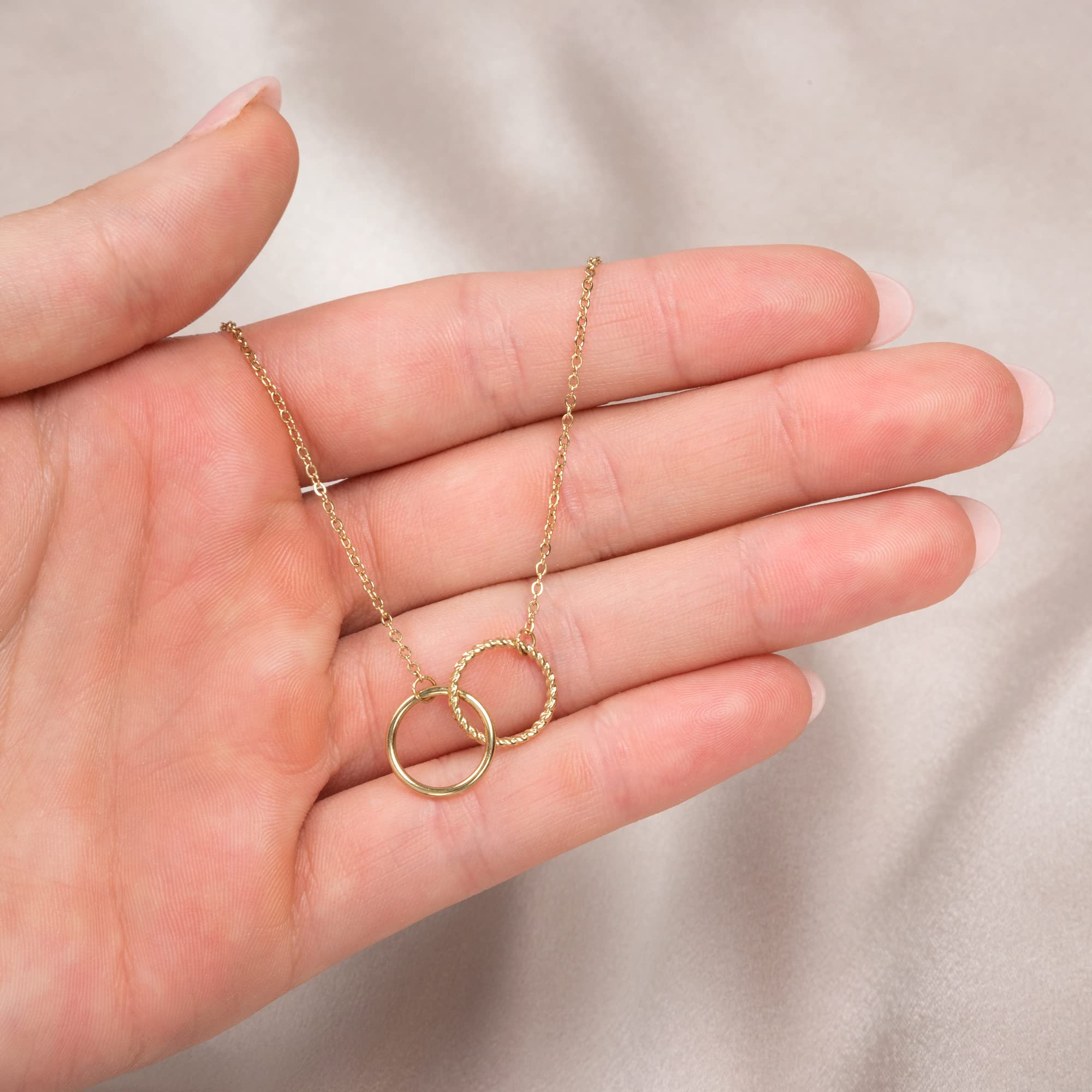 Suavell Best Friend Necklaces. Interlocking Circles, 18K Gold Plated Chain Necklace. Open Circle Necklace for Women. Friend Gifts for Women, Birthday Gifts for Women, Soul Sisters, Gift Ideas