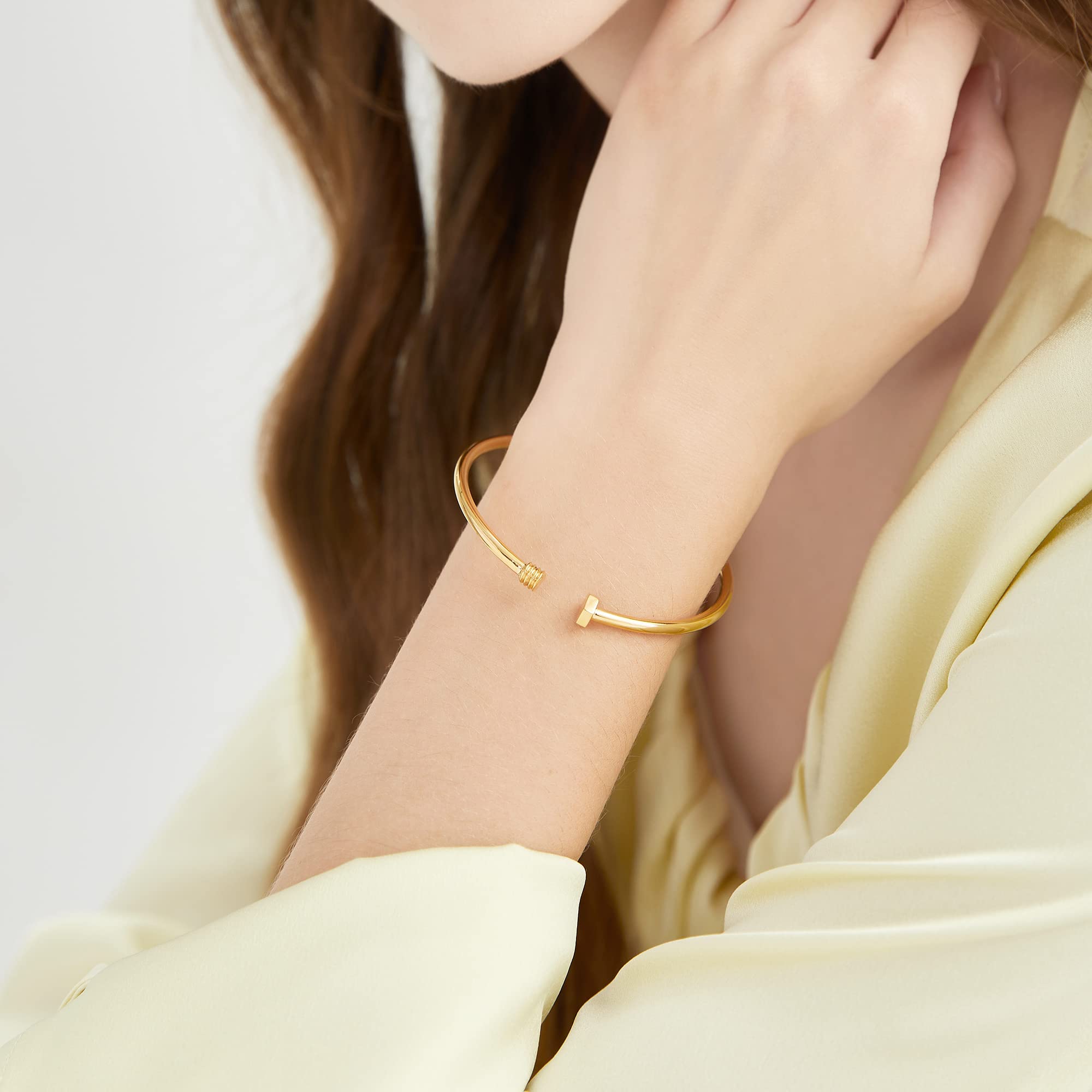 CHOW SANG SANG Dazzling Mirror Gold 999.9 24K Solid Gold Price-by-Weight Gold Simple Screw Polished-Finished Stacklable Cuff Bangle for Women 93371K