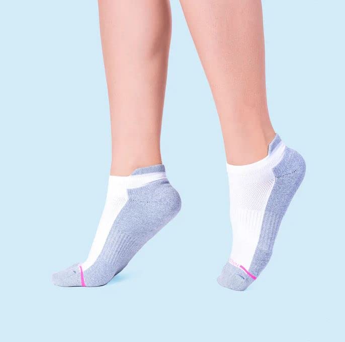 Dr. Motion Womens Low Cut Cushioned Breathable Compression Ankle Socks with Arch Support 6 Pairs (4 Black / 2 White)