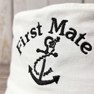 Enodtter Captain First Mate Bucket Hats for Couples, Embroidered Mr Mrs Bride Groom Hats, Embroidery Travel Hats, Newlywed Honeymoon Wedding Gift