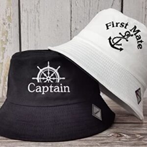 Enodtter Captain First Mate Bucket Hats for Couples, Embroidered Mr Mrs Bride Groom Hats, Embroidery Travel Hats, Newlywed Honeymoon Wedding Gift