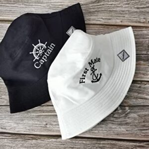 Enodtter Captain First Mate Bucket Hats for Couples, Embroidered Mr Mrs Bride Groom Hats, Embroidery Travel Hats, Newlywed Honeymoon Wedding Gift