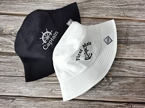 Enodtter Captain First Mate Bucket Hats for Couples, Embroidered Mr Mrs Bride Groom Hats, Embroidery Travel Hats, Newlywed Honeymoon Wedding Gift