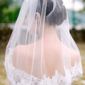 Unsutuo Bride Wedding Veil White Short Lace Bridal Veils Shoulder Length Veil with Comb for Women and Girls