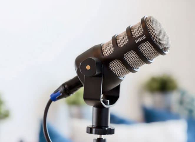 Rode PodMic Dynamic Podcast Microphone (Pair) with Gator GFW-MIC-0250 Desktop Mic Stands, TH-02 Podcast Headphones, XLR Cables and StreamEye Polishing Cloth