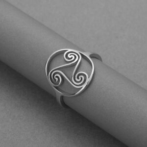 QIAMNI Stainless Steel Triskele Triskelion Knot Finger Ring Triple Spiral Amulet Vintage Irish Runes Jewelry Gift (SILVER)