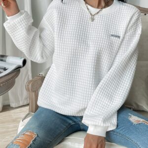 WDIRARA Women's Letter Patch Detail Round Neck Long Sleeve Oversized Sweatshirt Pullovers White M