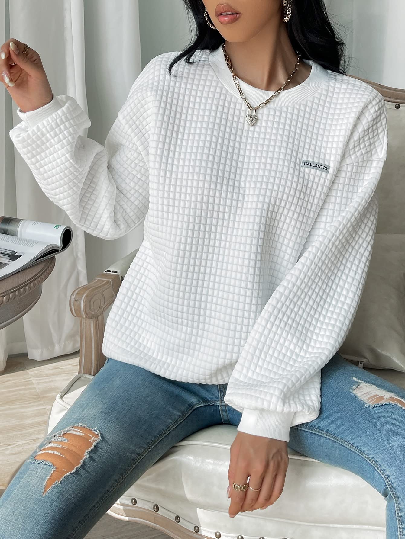 WDIRARA Women's Letter Patch Detail Round Neck Long Sleeve Oversized Sweatshirt Pullovers White M