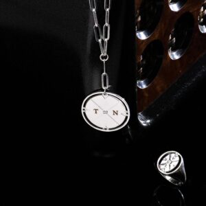 Oak&Luna – Engraved Compass Necklace – Personalised Interlocking Pendant with Initials – Gift for Her, Women, Mom - For Birthday, Mother's Day, Christmas (925 Sterling Silver)