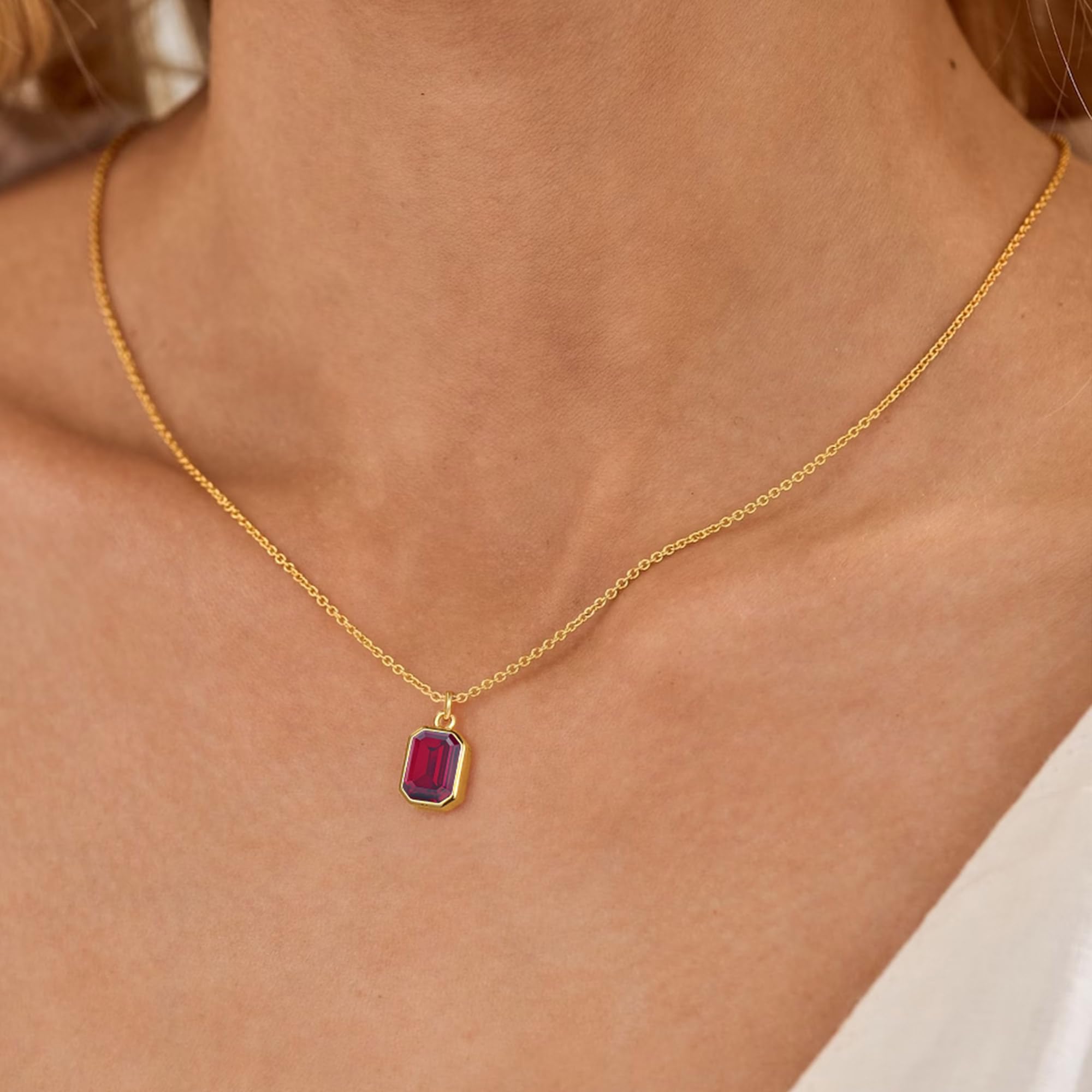 Vrsilver Birthstone Necklace for Women, Layered Gold Necklaces for Women Trendy Emerald Necklaces for Women May Birthstone Necklace for Girls Birthday Gifts for Women Gold Layered Necklaces for Women