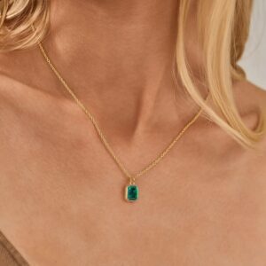 Vrsilver Birthstone Necklace for Women, Layered Gold Necklaces for Women Trendy Emerald Necklaces for Women May Birthstone Necklace for Girls Birthday Gifts for Women Gold Layered Necklaces for Women