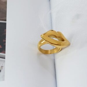 Fashion Lip Statement Ring for Women Stainless Steel 18K Gold Plated Chunky Wide Band Finger Rings Comfort Fit Cute Christmas Birthday Valentine Jewelry Gift Size 8 (Gold)