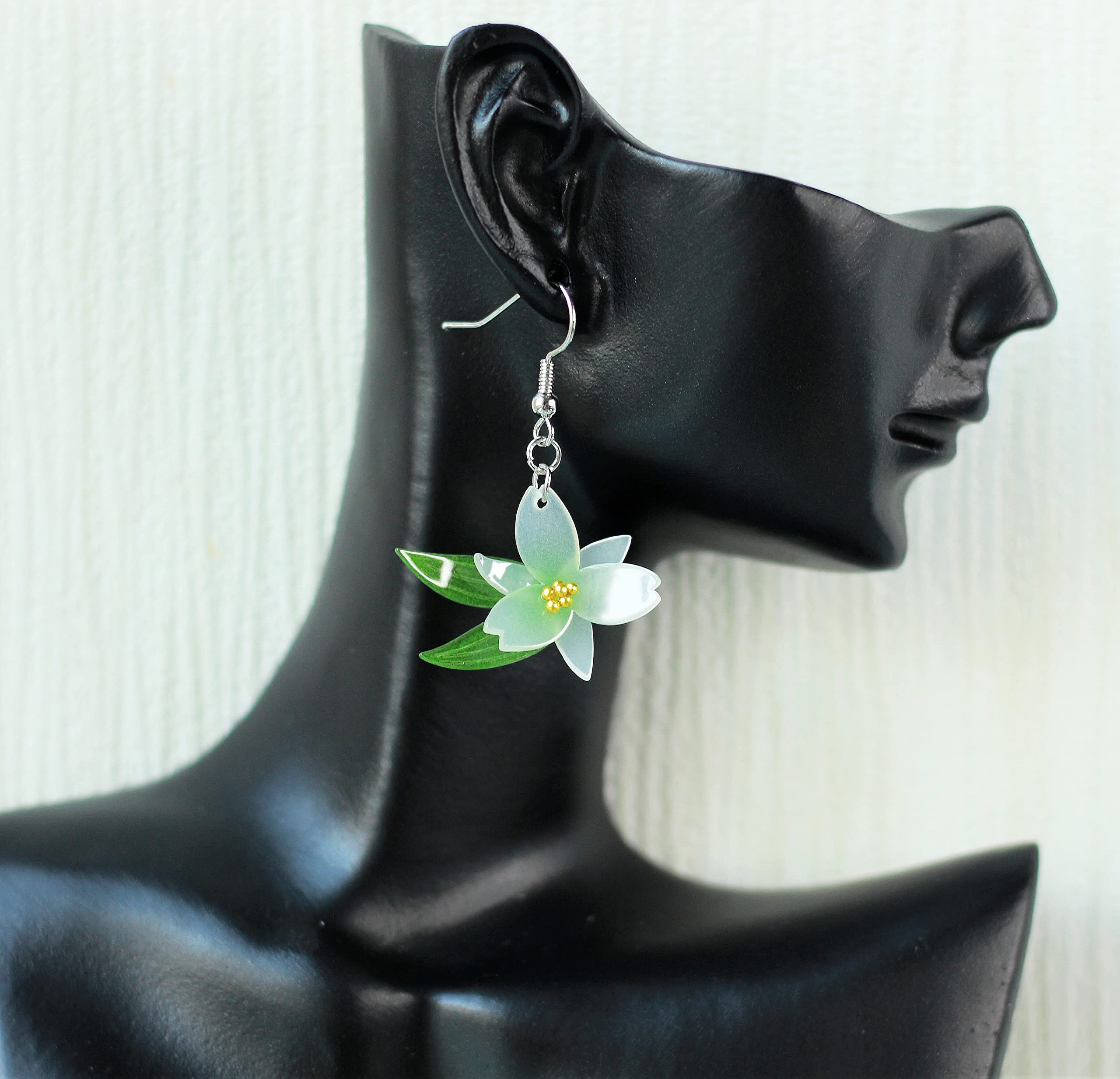 Genshin Impact Earrings Venti's Cecilia Flower Dangle Earrings Cosplay Accessories Collectable Gift For Genshin Gamer & Anime Fans, Simple White Flower Jewelry For Women Girls.