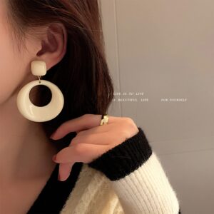 QUPENGXU Retro Simple Acrylic Earrings Exaggerated caramel colour Dangle Drop Earrings For Women (White)