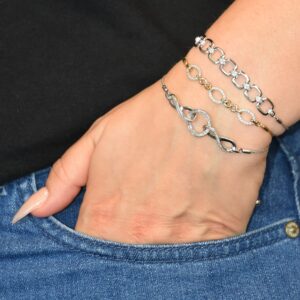 .925 Sterling Silver 1/10 Cttw Diamond Infinity Bolo Bracelet (G-H Color, I2-I3 Clarity) - 8-3/4"