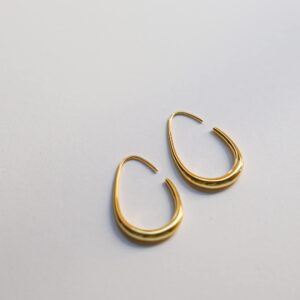 Fluid Hoop Earrings | 18k Gold | Oval Dome | Everyday Statement Dangle Hoops