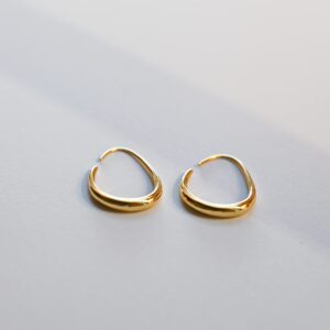 Fluid Hoop Earrings | 18k Gold | Oval Dome | Everyday Statement Dangle Hoops