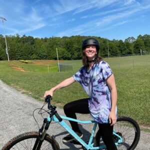 Eastern Bikes Ladies Alpaka Mountain Bike with 27.5" Wheel/Tire in 3 Frame Sizes for a (Medium - 17" Frame, Blue)