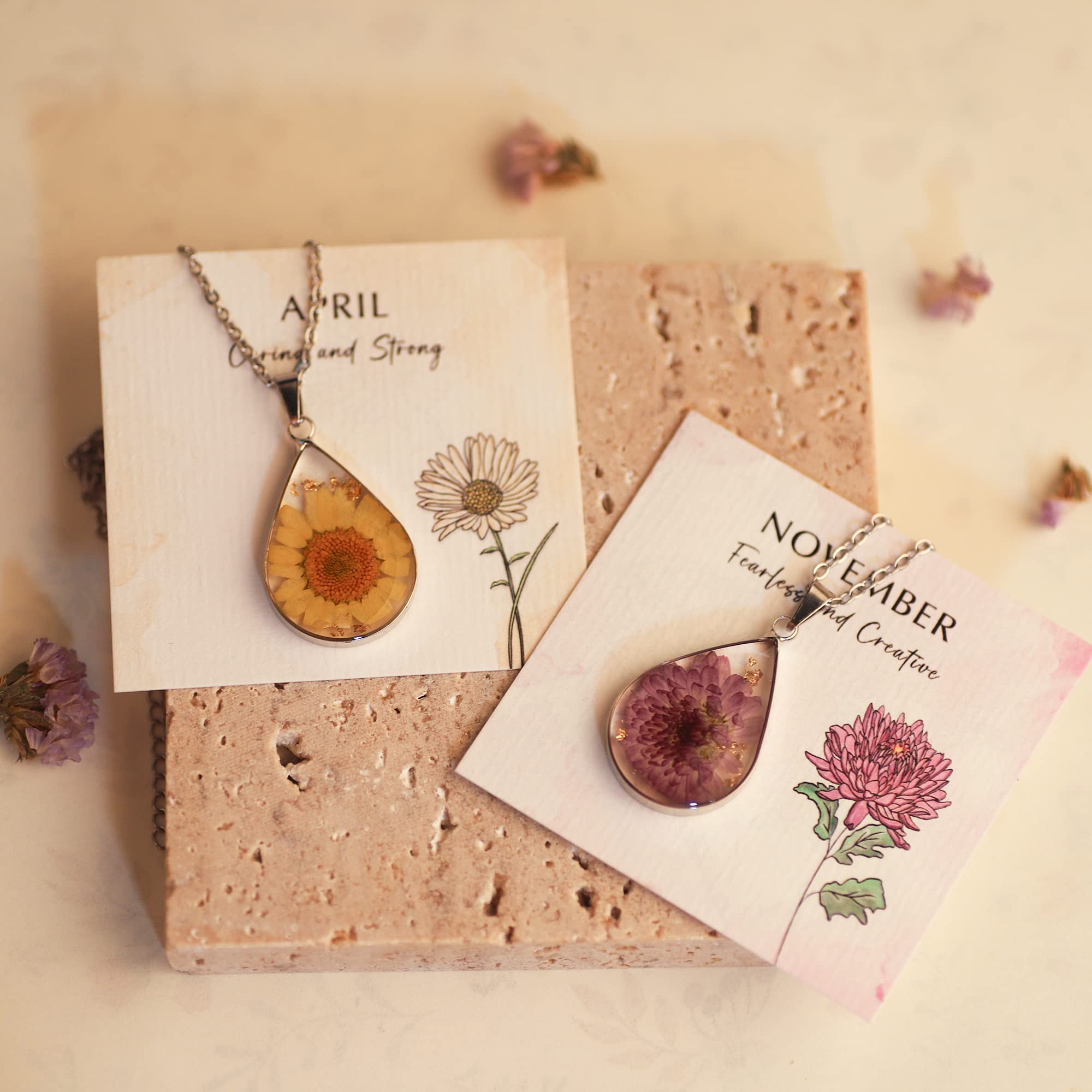 MOLUONAQI Handmade Gold Pressed Flower Necklace | Birth Month Flower Necklace for Women | Wildflower Necklace, Personalized Handmade Real flower Necklaces(03-Mar.-Jonquil)