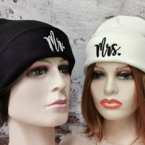 Hepandy Mr and Mrs Beanies Matching Skullies Hats Couples Set, Embroidered Black White Winter Warm Knit Knitted Hat, Honeymoon Wedding Gift