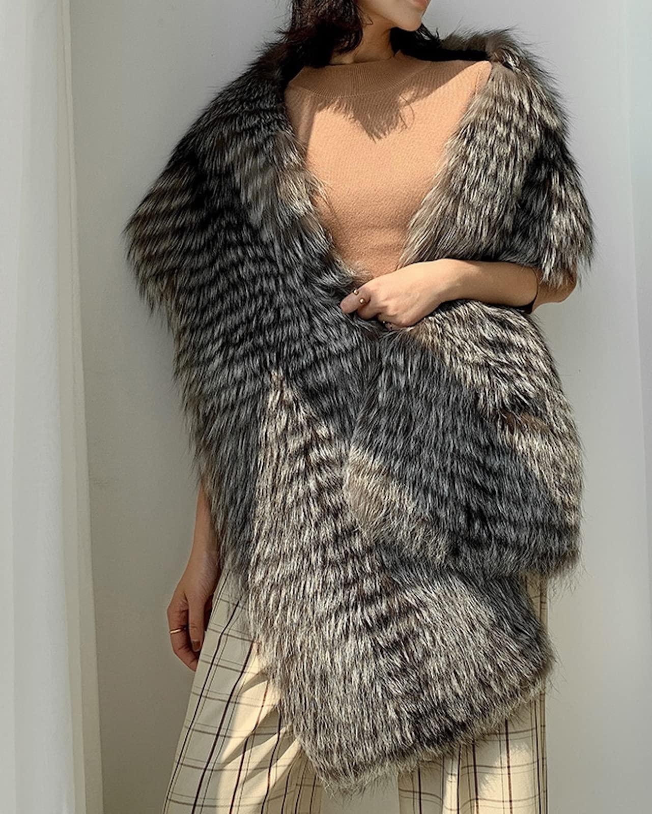 LO-01 Big Fluffy Fur Shawl Scarf With Real Silver Fox Qualitied Fur For Women Autumn Winter Spring Skiing Warm Wear Furry Collar Fuzzy Big Wrap Scarf (One Size, Silver Fox)