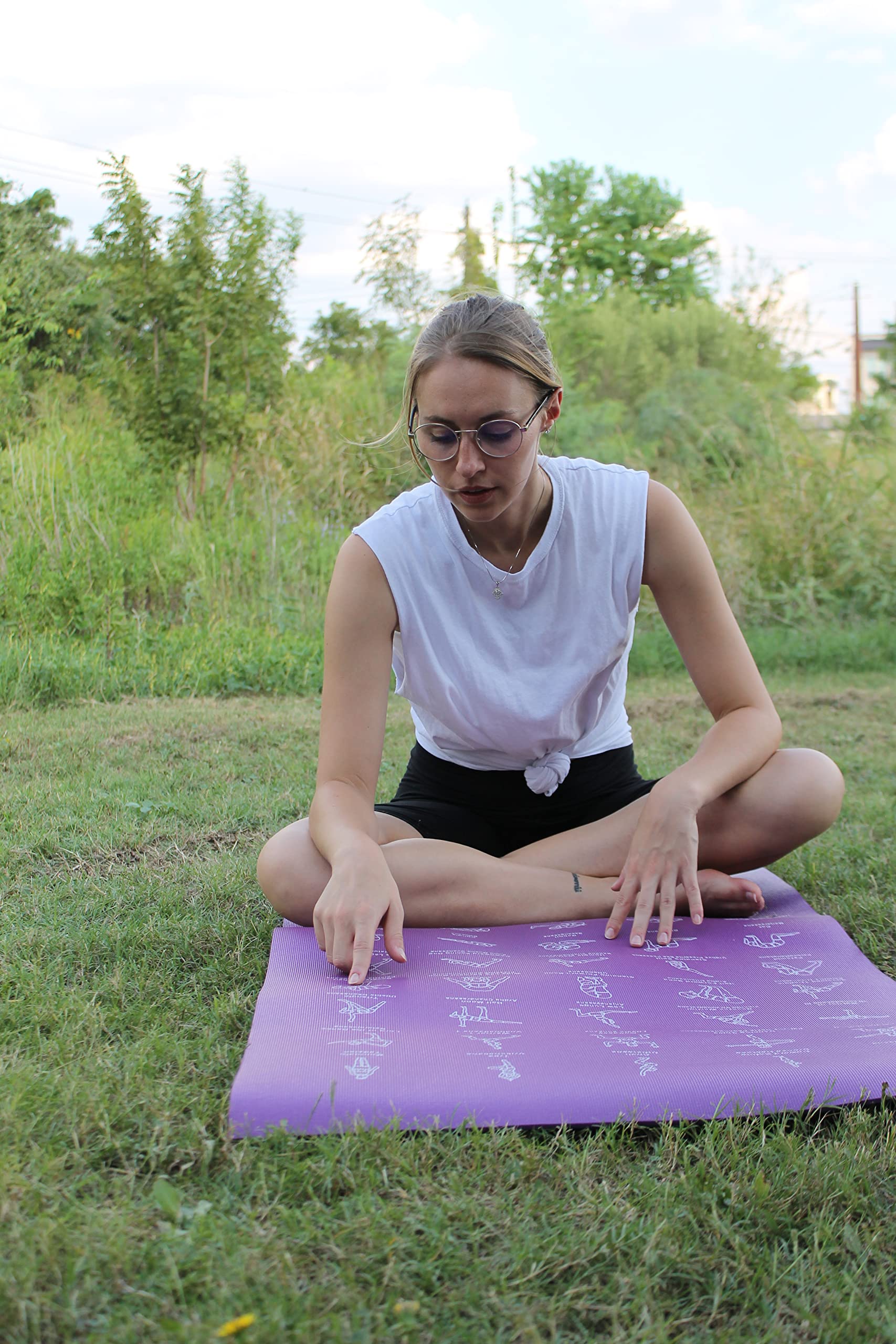 Beginner Instructional Yoga Mat with Poses Printed On It - 75 Illustrated Yoga Poses & 75 Stretches - Non Slip - Yoga Mat For All Genders