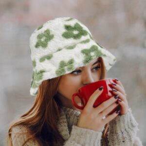 Yonchic Winter Soft Faux Fur Plush Bucket Hat, Lovely Flower Shape Fisherman Cap, Fashion Outdoor Thick Warm Sun Cap for Women (Green)