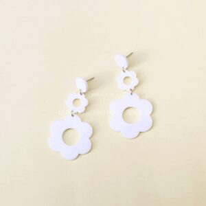 Acrylic Flower Earrings Double Daisy Drop Dangle Earrings For Women Y2k Resin Floral Earrings 60/70s Yellow White Black Flowers Earrings