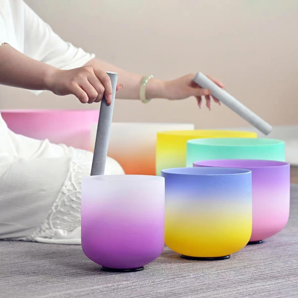 Crystal Singing Bowl, Chakra Frosted Quartz,Meditation Therapy Sound Healing Instrument Sound Bath Bowl with Carrying Bag, Mallet and O-ring (Random Tone & Color)