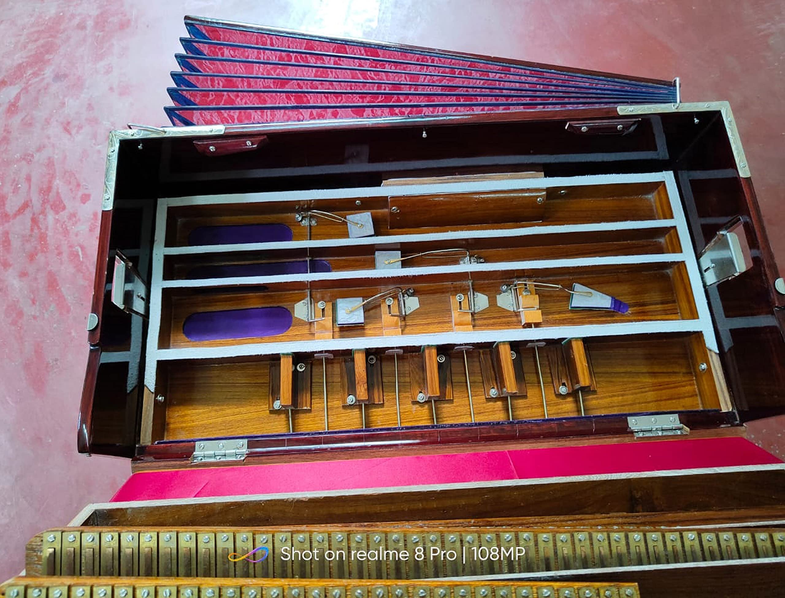 Ladies Scale Changer Kolkata Harmonium 9 stoppers 3¾ Octaves Gorgeous Lacquer Polish on Full Teakwood Construction Male Female Bass Premium Palitana Reeds