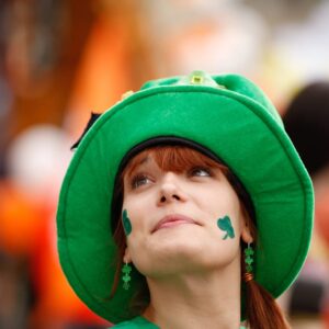 St. Patrick's Day Earrings for Women,Irish Shamrock Acrylic Dangle Earrings, Green Hat Clover Horseshoe Drop Earrings for Irish Festival (C)