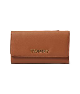 tommy hilfiger kendall ii flap continental wallet saffiano pvc cognac one size