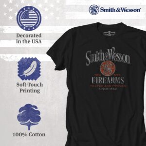 Smith & Wesson Officially Licensed Men's Short Sleeve Crewneck T-Shirt, Classic Graphic S&W Logo Tee (US, Alpha, Medium, Regular, Regular, Multi)