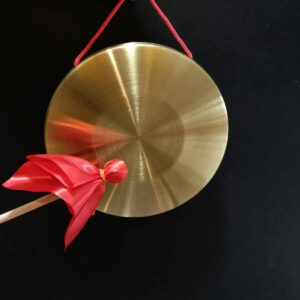 loonelo gong instrument with 8.7inch(22cm),chinese traditional percussion instrument brass gong with wooden mallet and red ribbon for home office celebration