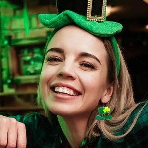 St Patricks Day Earrings for Women Irish Shamrock Dangle Earrings Fun Green Hat Beer Drop Earrings for Teen Girls Lightweight Irish Festival Earrings St Patricks Day Accessories(Acrylic)